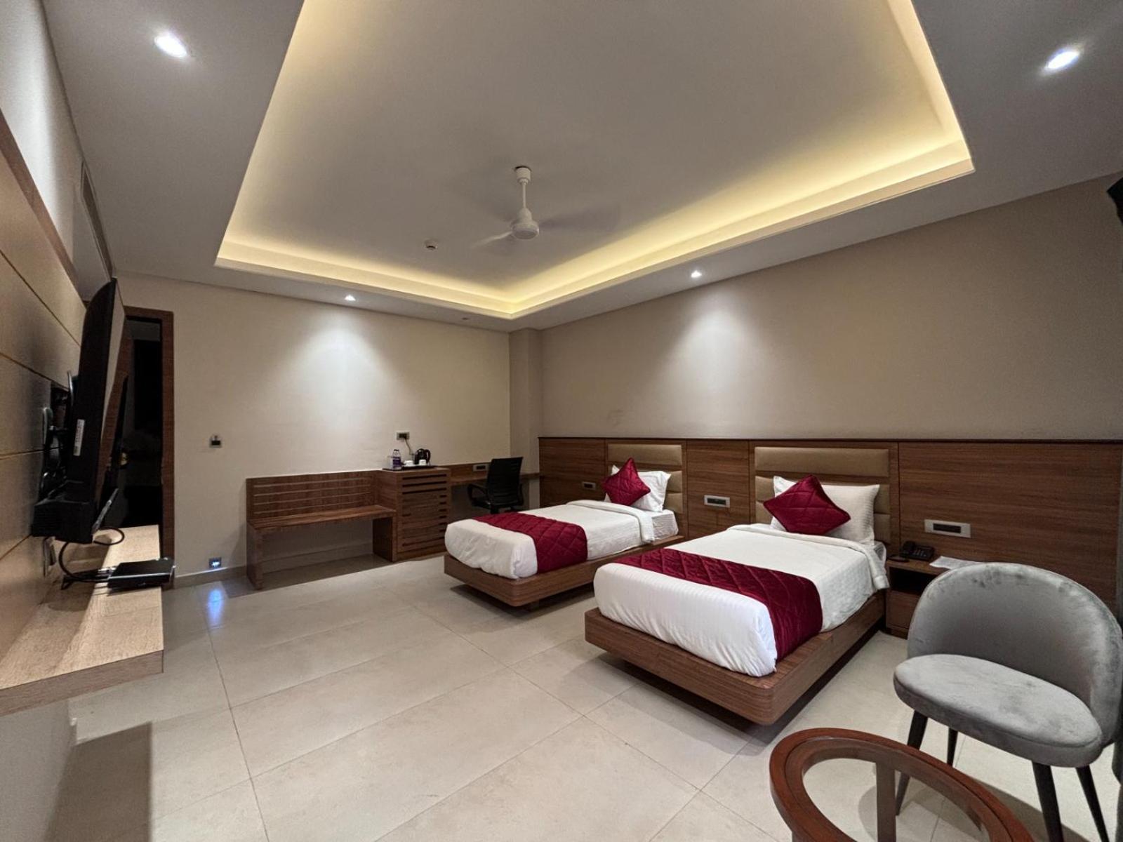 Rohika Aau-Igh Hotel Guwahati Exterior foto